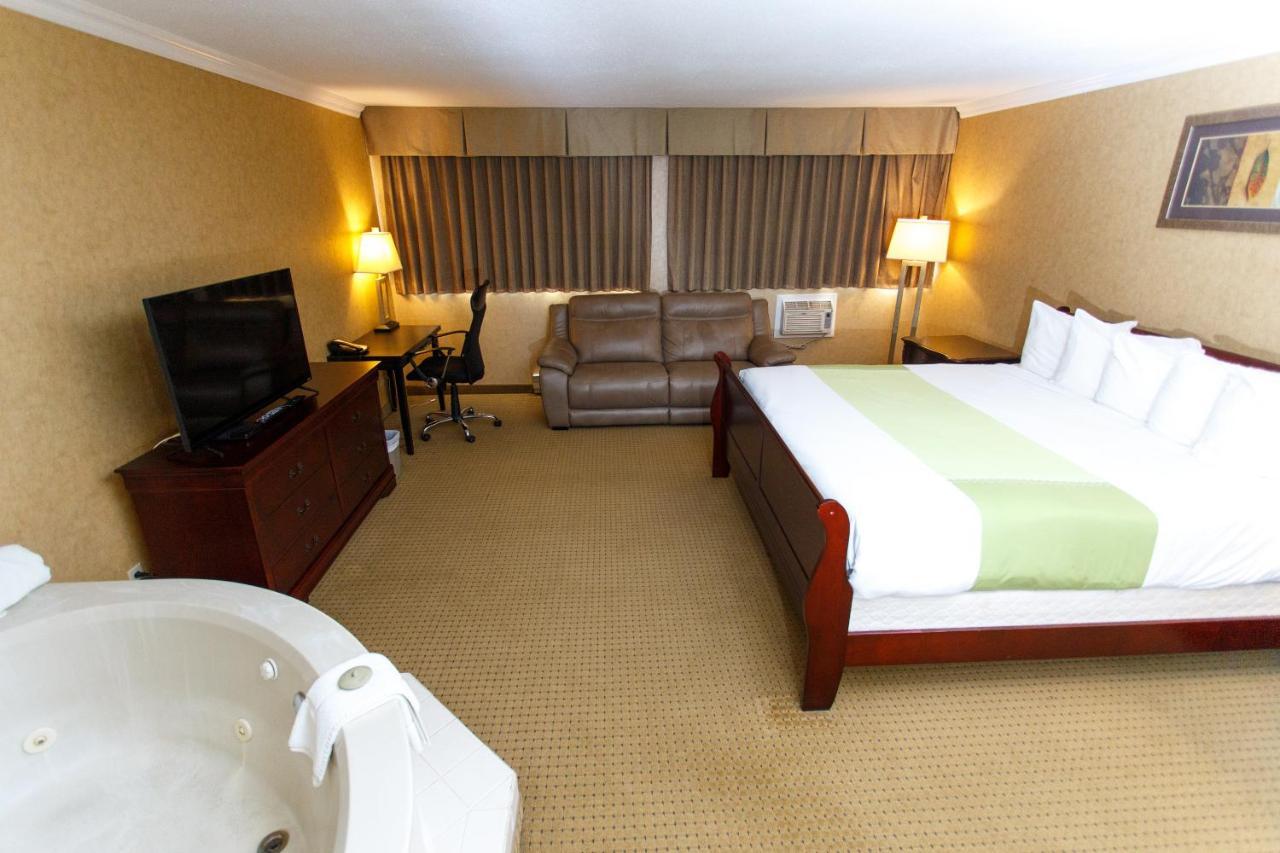 The George Dawson Inn & Conference Centre Dawson Creek Exteriör bild