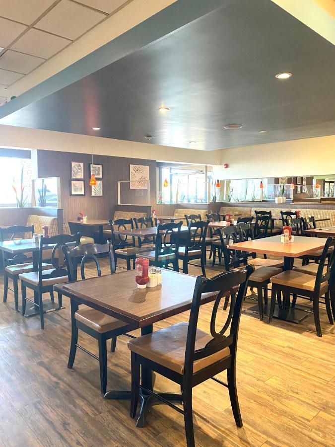 The George Dawson Inn & Conference Centre Dawson Creek Exteriör bild