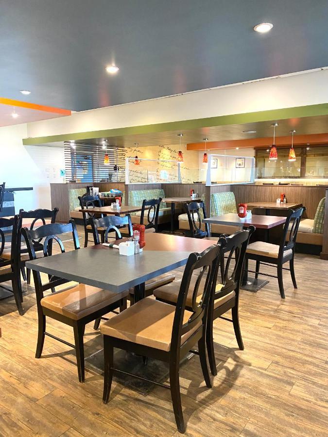 The George Dawson Inn & Conference Centre Dawson Creek Exteriör bild